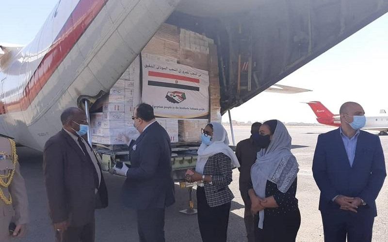 وصول 3 طائرات مصرية تحمل مساعدات طبية إلى السودان