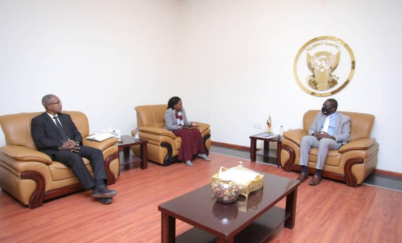 التعايشي ووزيرة الحكم الاتحادي يبحثان تنفيذ إتفاق جوبا لسلام السودان