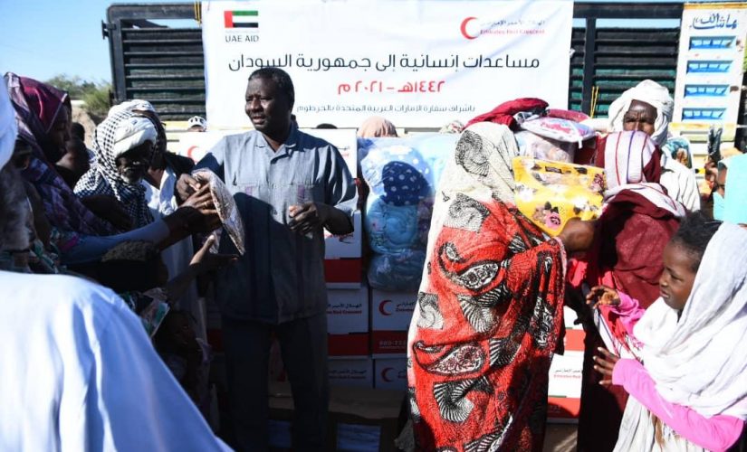 الهلال الاحمر الإماراتي يقدم مساعدات إنسانية بولايتي كسلا والنيل الابيض