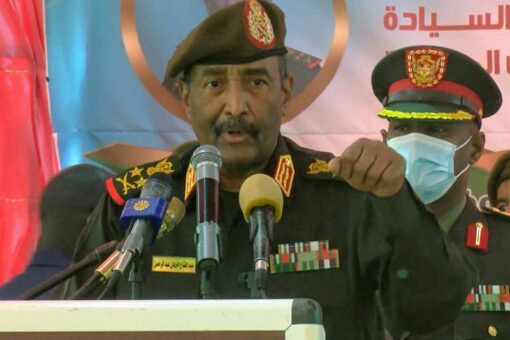 البرهان يؤكد عزم القوات المسلحة بناء وطن قوي حر وعزيز