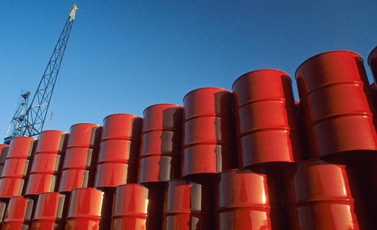 محلل اقتصادي يدعو شركات توزيع البترول للالتزام بتسعيرة المالية