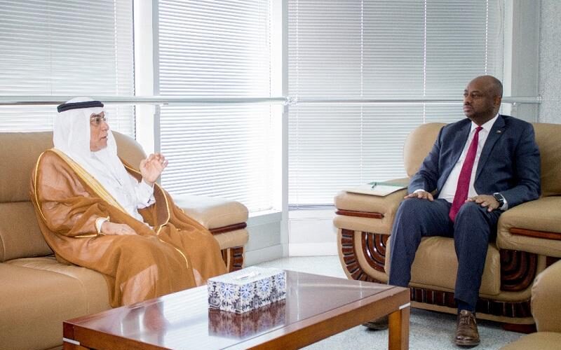 وزير الإتصالات والتحول الرقمي يلتقي سفير المملكة العربية السعودية