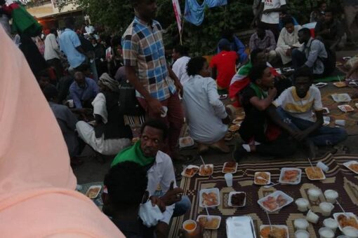 إفطار جماعي لمنظمة أسر شهداء الثورة