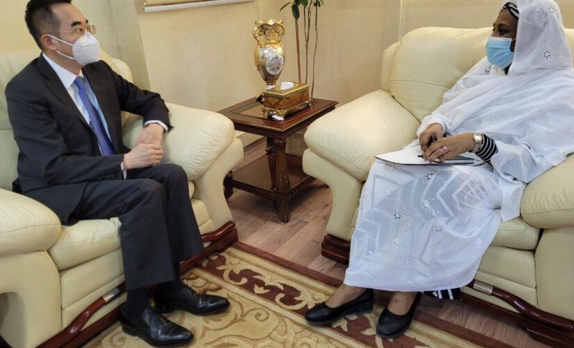 وزيرة الخارجية تلتقي سفير الصين لدى السودان