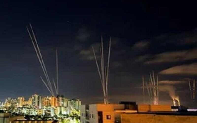 إسرائيل تقصف منزل زعيم حماس بغزة ودخول القتال يومه السابع