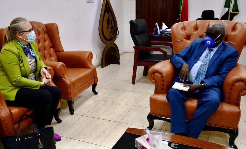 وزير التنمية الاجتماعيّة يلتقي السفيرة النرويجيّة لدى السودان