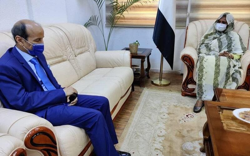 وزيرة الخارجية تستقل سفير المملكة المغربية بالسودان