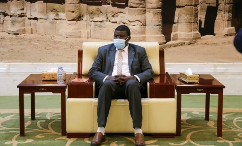 حجر يدعو السودانيين لطي ملف الماضي ونبذ العنصرية والجهوية والقبلية