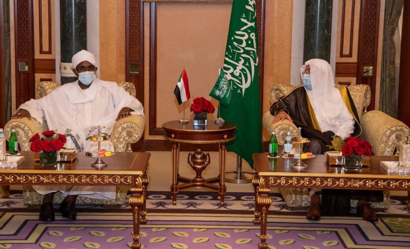 مفرح يلتقي وزير الشؤون الإسلامية بالمملكة بجدة