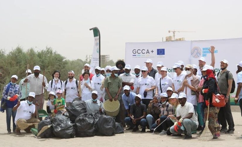 سفراءالاتحاد الاوربي يشاركون السودانين بحملات النظافة في اليوم البيئة العالمي