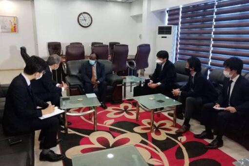 وزيرالاستثمار يبحث مع سفير اليابان فرص الاستثمار بالبلاد