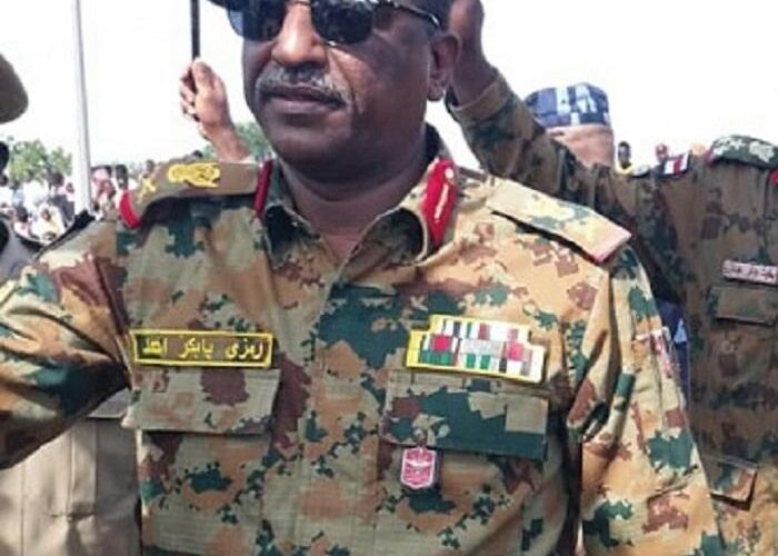 قائد الفرقة الرابعة مشاه يؤكد حرص القوات المسلحة لتحقيق السلام