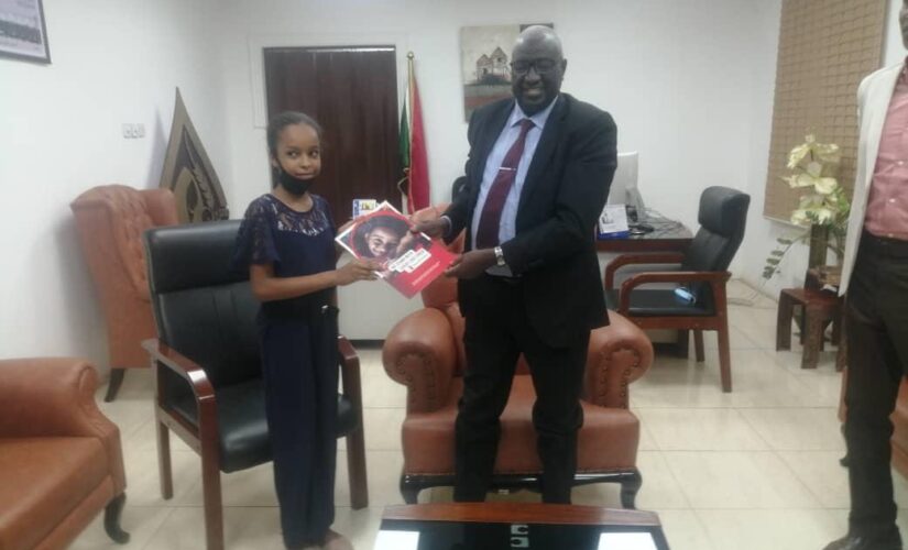 وزير التنمية الاجتماعيةيتسلم توصيات أطفال السودان بمناسبة يوم الطفل الإفريقي