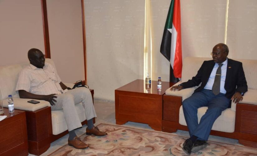 السودان وجنوب السودان يسعيان الي تطوير التعاون النفطي