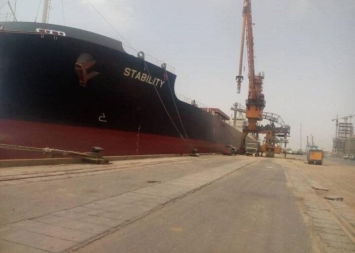 انسياب حركة الصادر والوارد للمشتقات البترولية بميناء الخير ببورتسودان