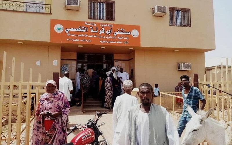 مدير الصحة بالجزيرة يقف على الأداء بمستشفى أبو قوتة التخصصي