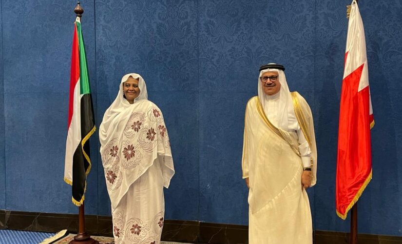 وزيـرةالخارجـية تبحث مع نظيرها البحريني سبل تعزيز الشراكة بين البلدين