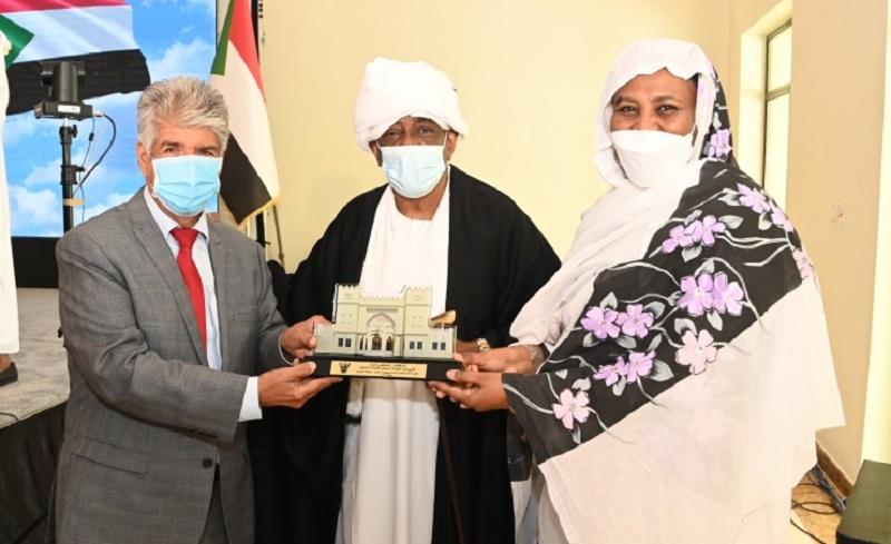 وزيرة خارجية السودان تكرم المؤسسة الملكية للأعمال الإنسانية