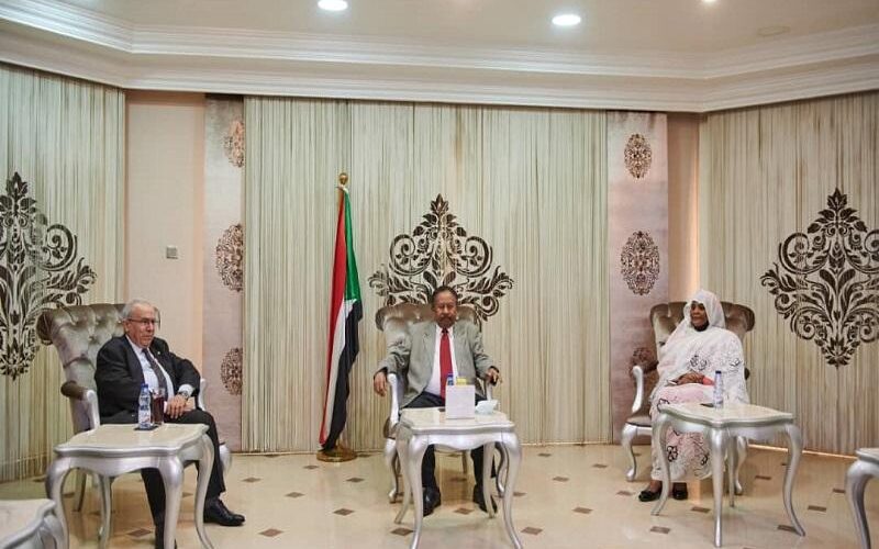 حمدوك يبحث مع وزير الخارجية الجزائري الأوضاع بالمنطقة
