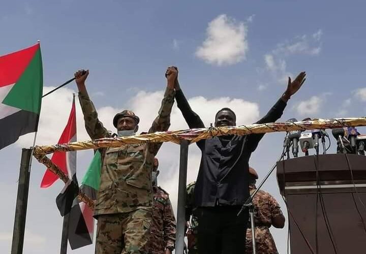 بحضور البرهان تنصيب مناوي حاكمآ لاقليم دارفور