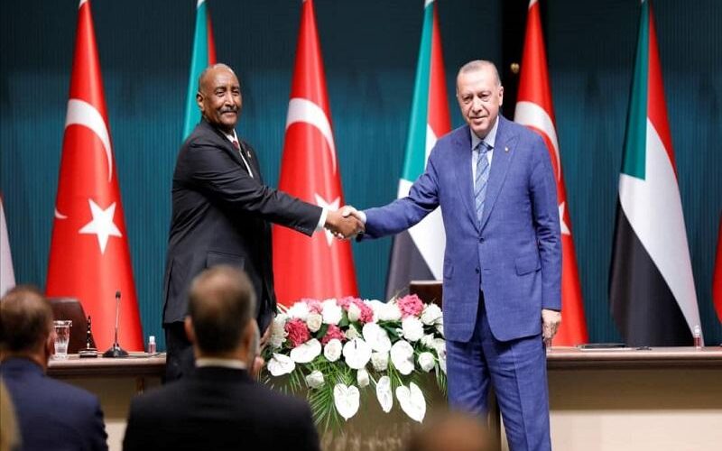 البرهان وأردوغان يؤكدان متانة علاقات البلدين ويتعهدان بتطويرها