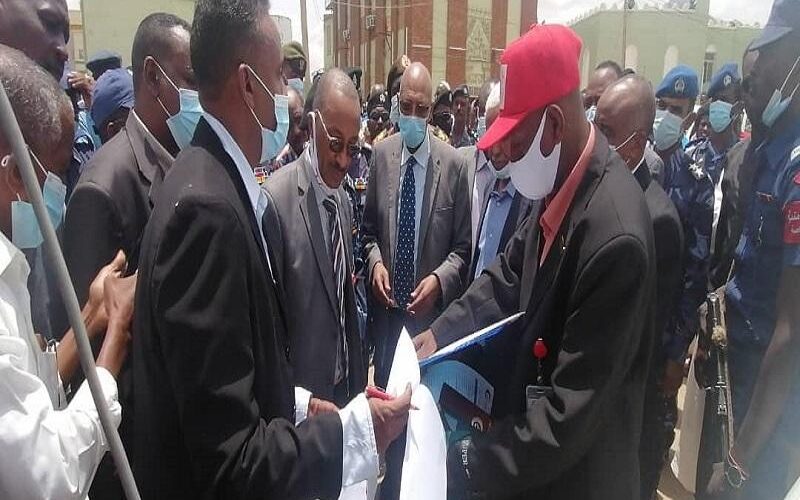وزيرا الداخلية والصحة يتفقدان قافلة الهلال الأحمر السوداني لكسلا