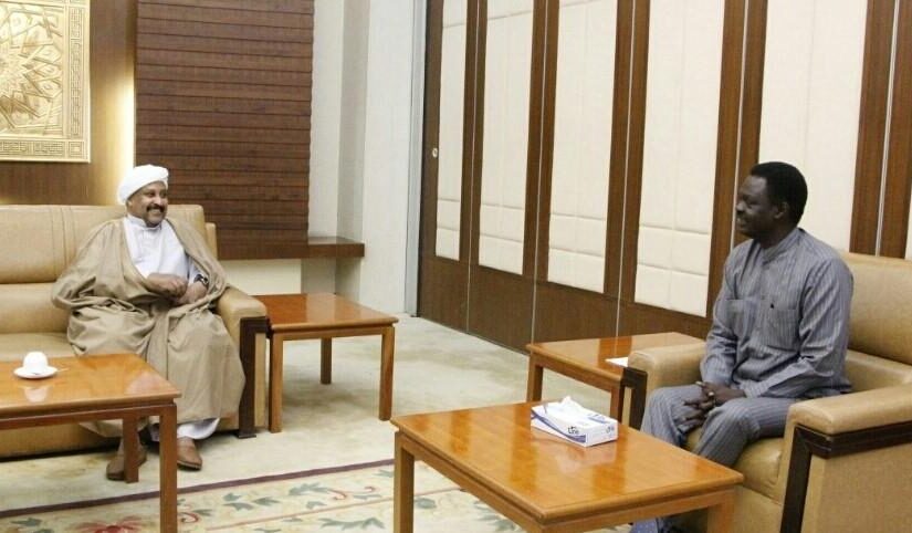 مناوي يلتقي نائب رئيس الحزب الاتحادي الديمقراطي