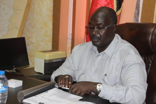 خميس يتسلم رؤية الجبهة الثورية السودانية لكيفية إدارة الولاية