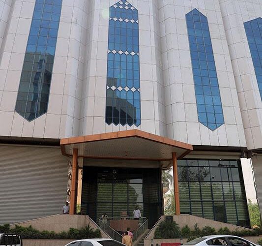 محافظ بنك السودان المركزي يلتقي وفد مؤسسة التمويل الدولية (IFC)