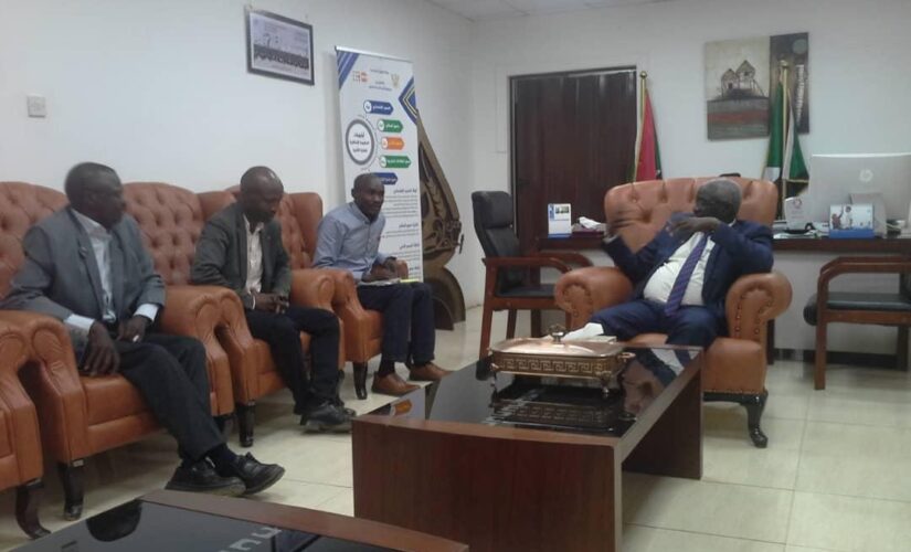 وزير التنمية الاجتماعية يلتقي مدير عام وزارة الصحة بشرق دارفور