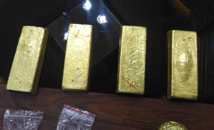 الجمارك تُسلم وزارة المالية اكثر من (١٢) كيلوجرام من الذهب