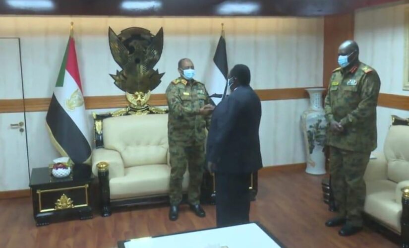 القائد العام للقوات المسلحة يتلقى رسالة من رئيس جنوب السودان