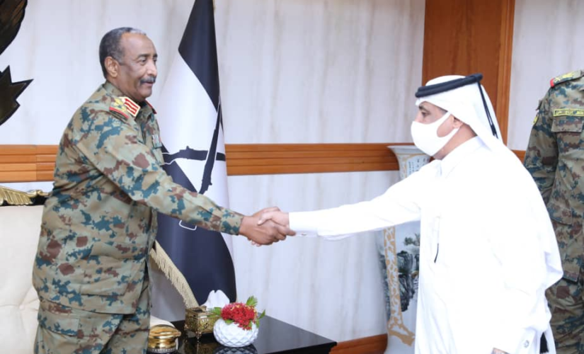 القائد العام للقوات المسلحة يلتقي السفير القطري