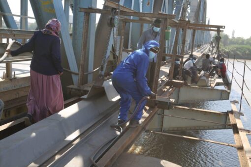 الطرق والجسور بولايةالخرطوم تقف على اعمال تأهيل جسر النيل الأزرق