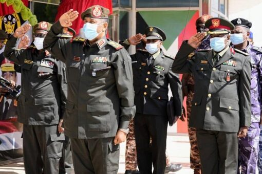 رئيس مجلس السيادة القائدالعام للقوات المسلحة يشهد تخريج دورة القيادةوالأركان(٤٨)