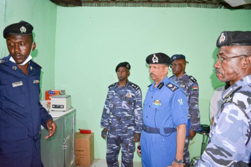 مدير شرطة شرق دارفور يتفقد مرافق شرطة الولاية