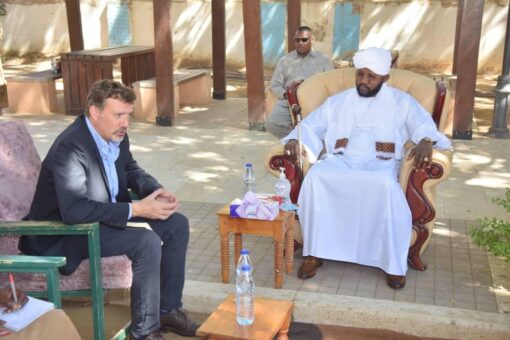 السلطان دينار ومفوض اللاجئين القطري يبحثان إنجاح مبادرة أهل دارفور