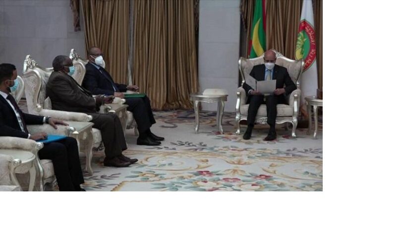 الفريق إبراهيم جابر يسلم الرئيس الموريتاني رسالة من البرهان