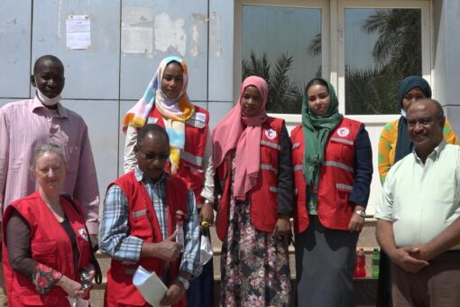 الهلال الأحمر السوداني يسلم جهاز ABG لمستشفى أمدرمان التعليمي