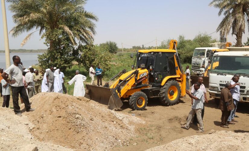 تنفيذي بحري يقف على معالجة الهدام بالشريط النيلي لمنطقة الجيلي