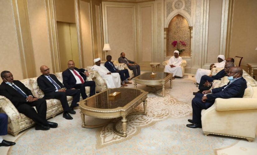 رئيس مجلس السيادة الانتقالي يلتقي وفد الجالية السودانية بدولة الإمارات