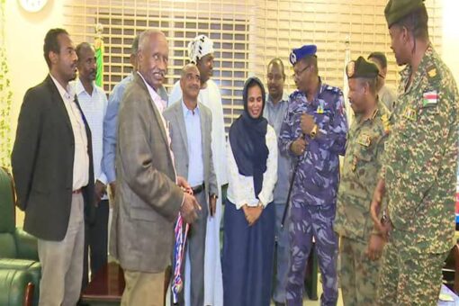 والي كسلا يلتقي بطلة الولاية والسودان في بطولة الرماية