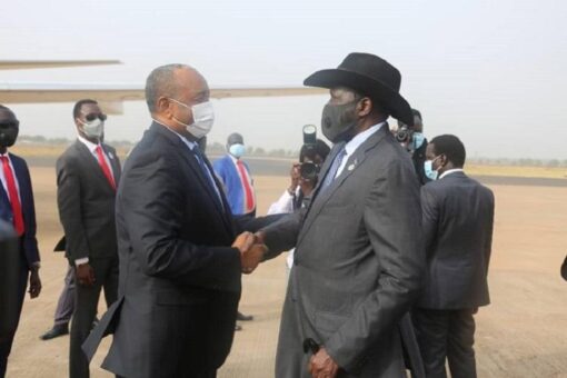 رئيس مجلس السيادة الانتقالي يصل جوبا قادما من يوغندا