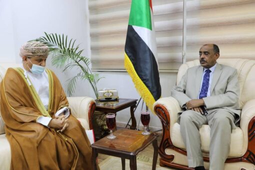 وزير الخارجية المكَلَف يستقبل سفير سلطنة عُمان لدى الخرطوم