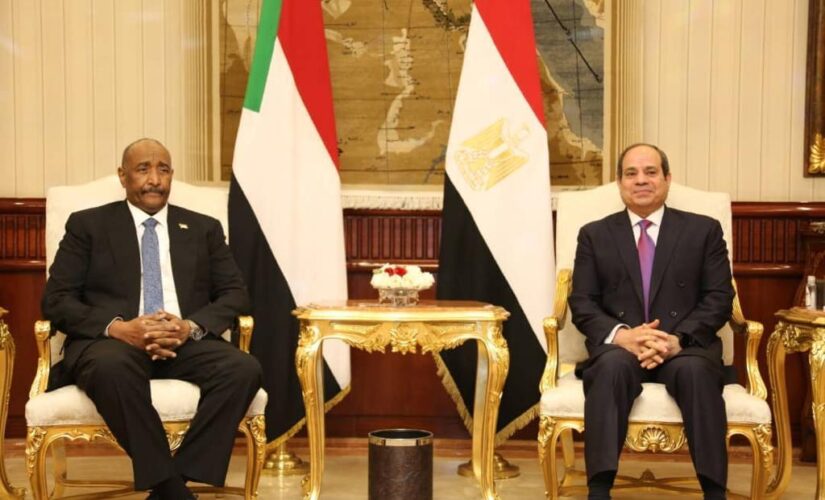 رئيس مجلس السيادة يصل القاهرة