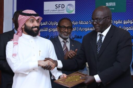 د.عبدالباقي عبدالقادر يشهد توقيع عقود 500محطة مياه جوفية بولايات السودان