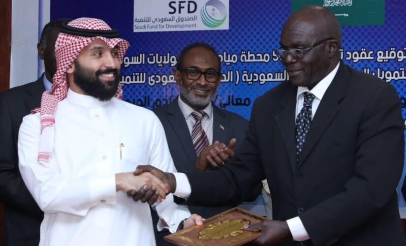 د.عبدالباقي عبدالقادر يشهد توقيع عقود 500محطة مياه جوفية بولايات السودان
