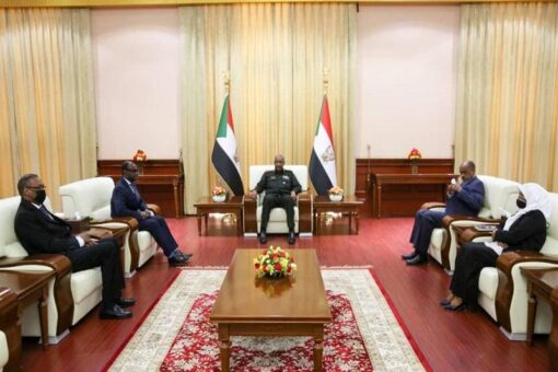 البرهان يؤمن على ضرورة تبني الدبلوماسية السودانية للمصالح القومية العليا