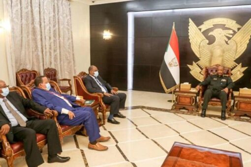 رئيس مجلس السيادة يلتقي وفد الإتحاد السوداني لكرة القدم