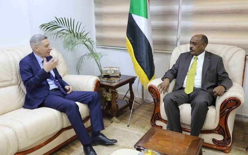 وزير الخارجية المكلف يلتقي سفير الجزائر لدى الخرطوم